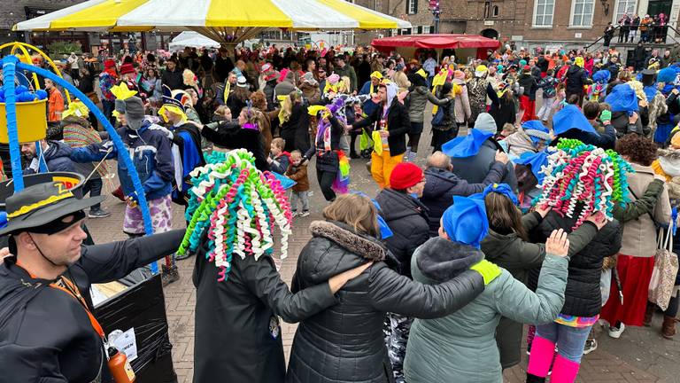 Volop plezier tijdens de kamelenrace in Stijlorenrijk (foto: Tom van den Oetelaar).