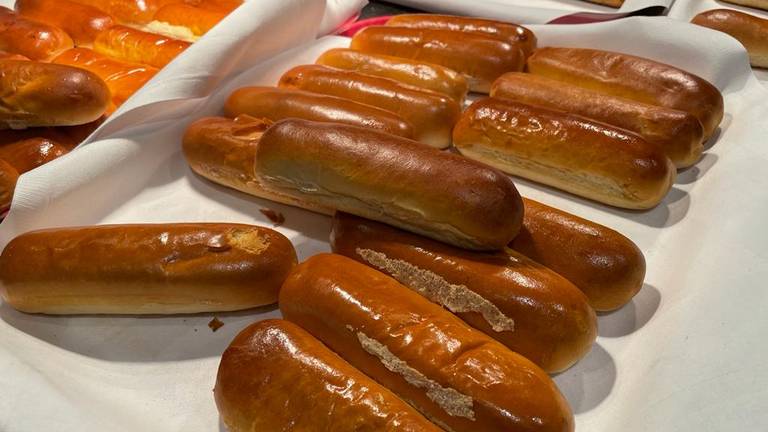 Officiële erkenning voor worstenbroodjes? Niet als het aan deze bakker ligt