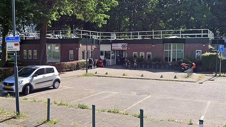 Buurthuis Geeren-Noord in Breda is per direct gesloten (foto: Google Streetview).