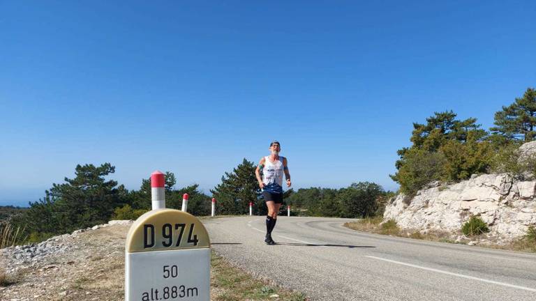 Kiske onderweg tijdens zijn tweede beklimming van de Mont Ventoux (foto: Ruud van der Meijden).