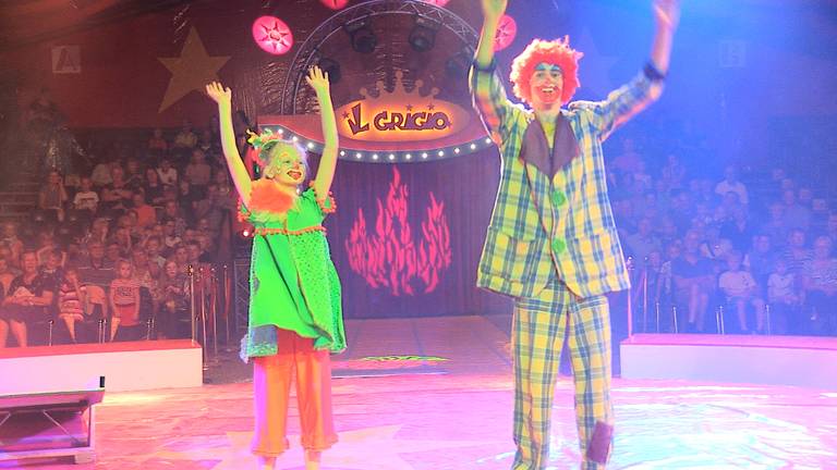 Tom van de Ven (r) als clown Veto in Fiesta! de jubileumvoorstelling van Il Grigio (foto: Tom van den Oetelaar).