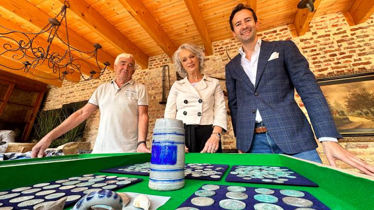 Willem, Philo en wethouder Maes van Lanschot zijn blij met de vondst (foto: Jan Peels). 