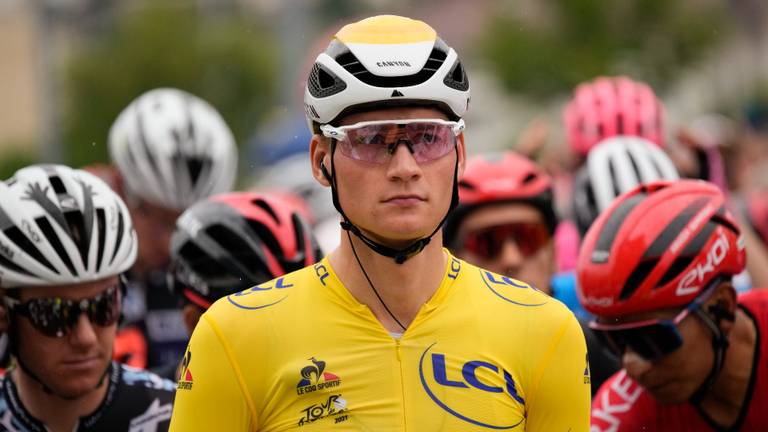 Zaterdag startte Van der Poel nog in het geel, zondag ging hij niet meer van start (foto: ANP/AP Photo/Christophe Ena).