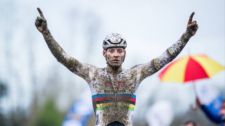 Mathieu van der Poel wint ook in Baal (Foto: ANP, Belga Photo/Jasper Jacobs).