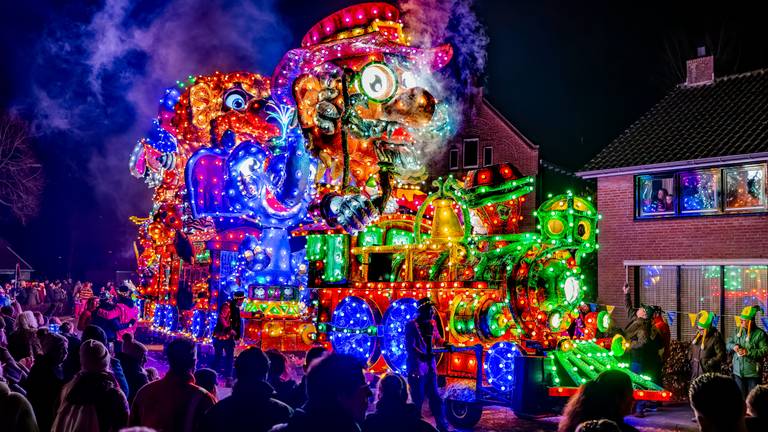 De Verlichte Optocht in het Knollengat (foto: EYE4images/Marcel van Dorst).