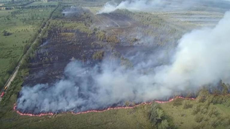 Brand bij de Deurnese Peel in 2017. (Foto: Ivo van der Put / YouTube)