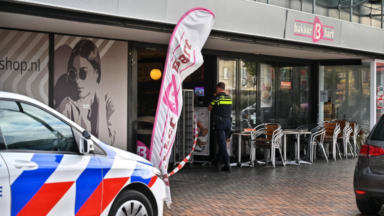 De politie doet onderzoek. (Foto: Tom van der Put / SQ Vision)