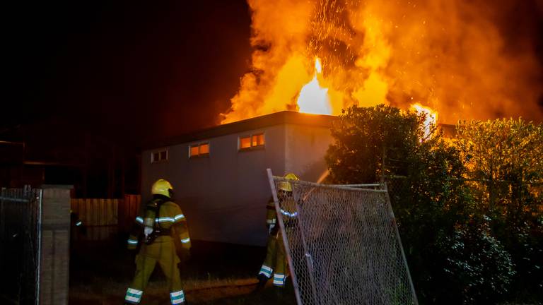 Leegstaande growshop door brand verwoest in Drunen