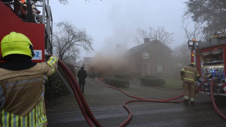 Grote brand in huis veroorzaakt veel rook in Cuijk