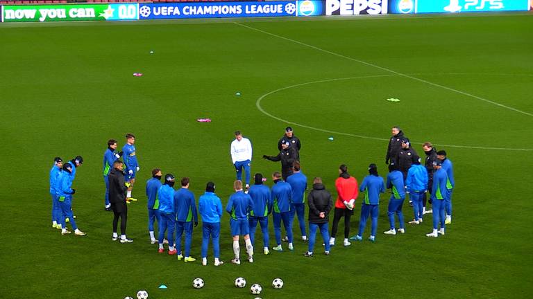 PSV trainde maandagavond in het Stade Roudourou (foto: Yannick Wezenbeek)