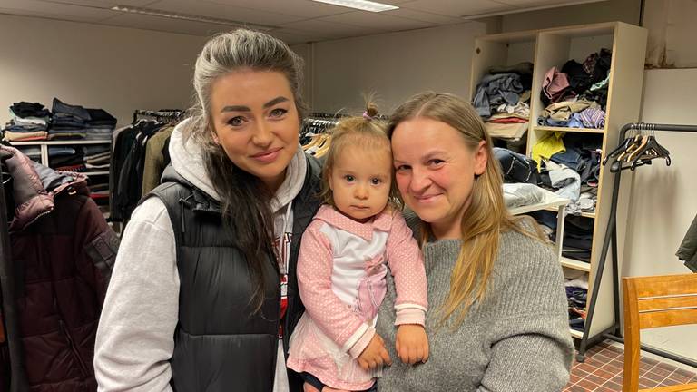 Anastasia, Bohdana en Natalia in de vluchtelingenopvang in Tilburg (foto: Tom van den Oetelaar).