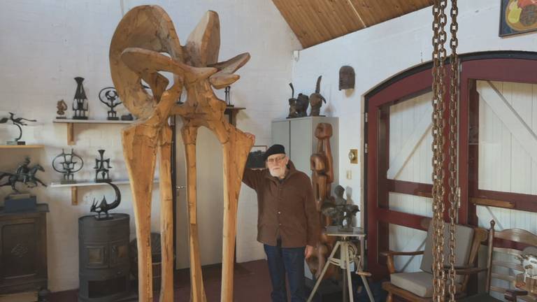 Joep Coppens (82) maakt beelden groter dan zichzelf (foto: Alice van der Plas).