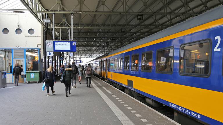 De NS houdt met de maatregel rekening met een stijgend aantal ziekmeldingen onder personeel. (Archieffoto: Karin Kamp)