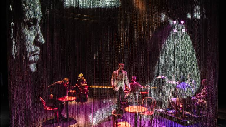 Een beeld uit Casablanca, een voorstelling van MATZER Theaterprodukties (foto: Raymond van Olphen).