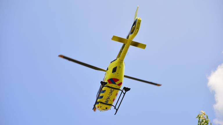 Een traumahelikopter werd ingeschakeld (foto: Walter van Bussel).
