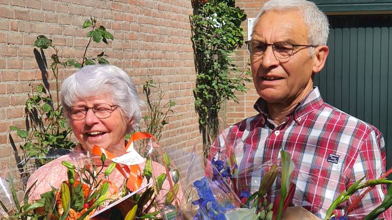Het echtpaar Strous uit Sint-Michielsgestel (Bea en Theo) werd ook verrast (foto: gemeente Sint-Michielsgestel).