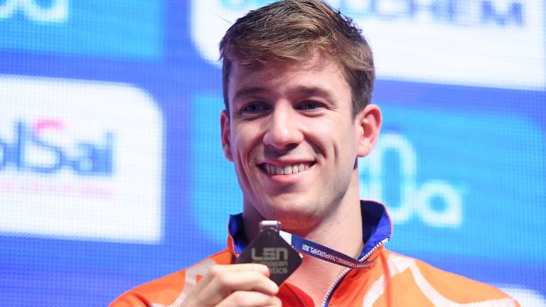 Stan Pijnenburg met zijn bronzen medaille op de 200 meter vrij (Foto: ANP)