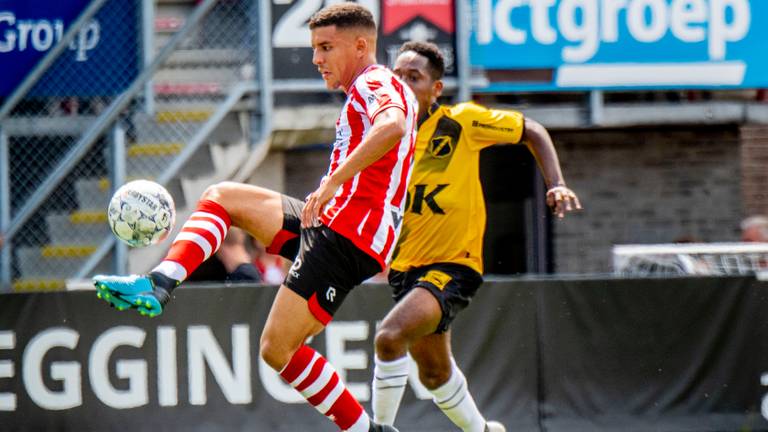 Abdou Harroui van Sparta in duel met Jetro Mashart van NAC Breda. (foto: ANP 2019/Robin Utrecht).