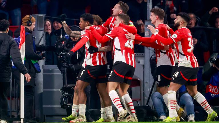 PSV viert een doelpunt tegen Juventus (foto: Broer van den Boom/Orange Pictures).