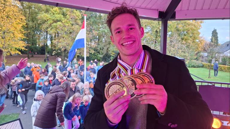 Harrie Lavreysen werd gehuldigd in Luyksgestel (foto: Leon Voskamp).