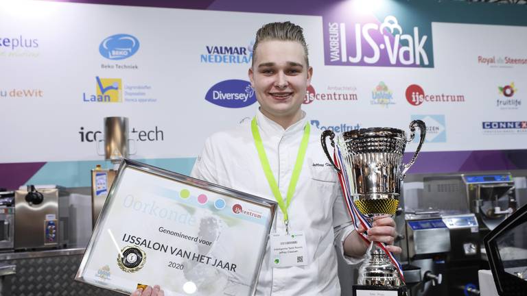 Jeffrey Claasen wint met zijn ijscoupe Cherry Blossom de titel De Gouden IJscreatie 2020.