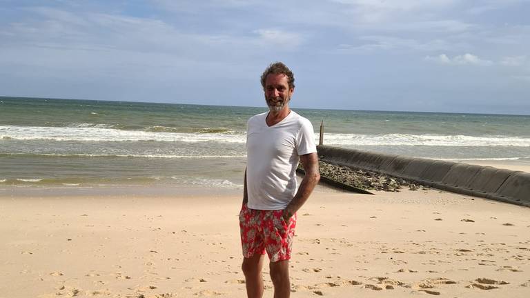 Gunnar redt vrouw in Vietnam, familie bedankt hem met envelop vol geld