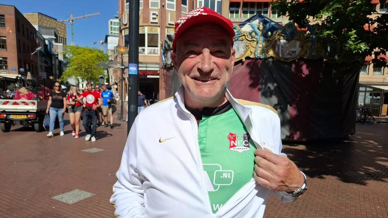 Cor Broeren is supporter van PSV, maar dankt ook NEC. (Foto: Leon Voskamp).
