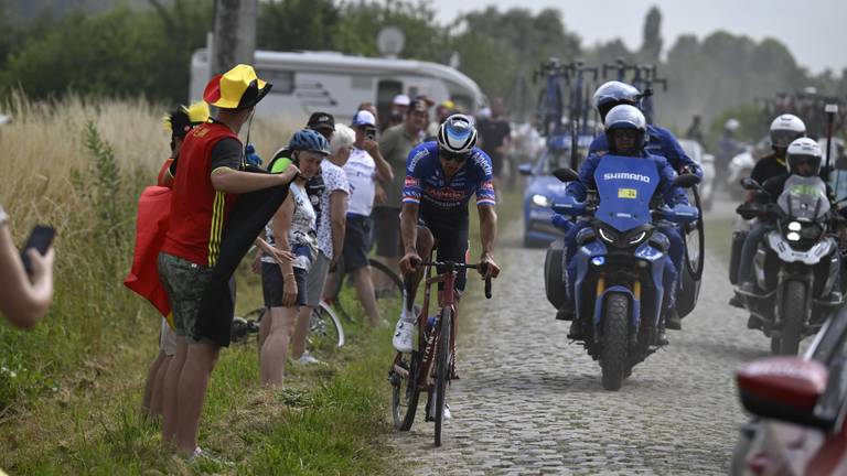 Mathieu van der Poel op de Franse kasseien (foto: ANP)