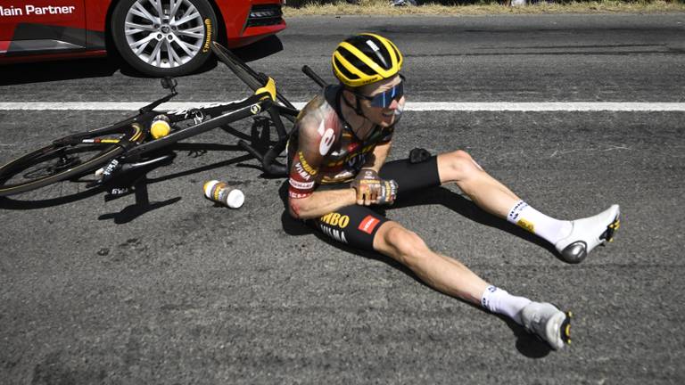 Steven Kruijswijk viel zondag in de Tour de France