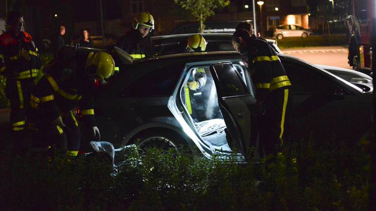 De Audi raakte aan de achterkant beschadigd (foto: Perry Roovers/ SQ Vision)