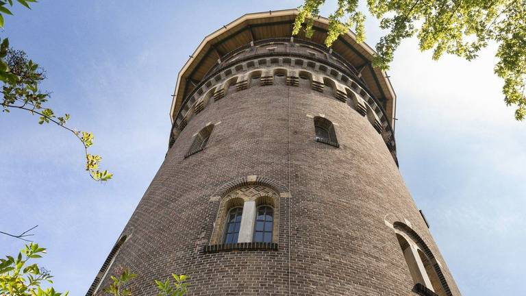 Guido verkoopt de watertoren van zijn overleden vriend: 'Zijn levenswerk'