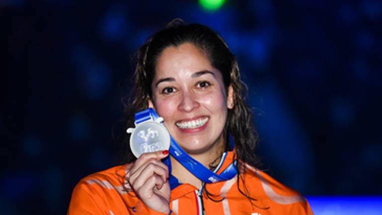 Ranomi Kromowidjojo met een van haar vele medailles (foto: BSR Agency).