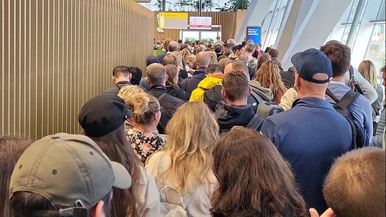 Drukte op Eindhoven Airport (foto: Patrice)