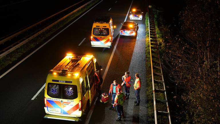 Dode en gewonden na botsing vier auto's op A59, weg dicht