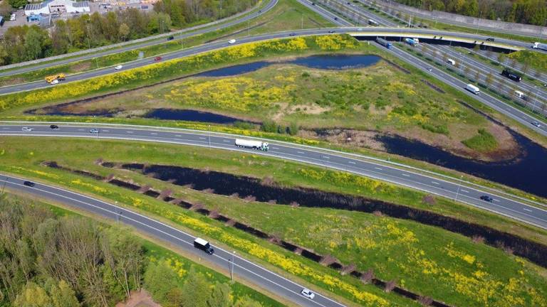 Knooppunt Empel bij Den Bosch (foto: SQ Vision).