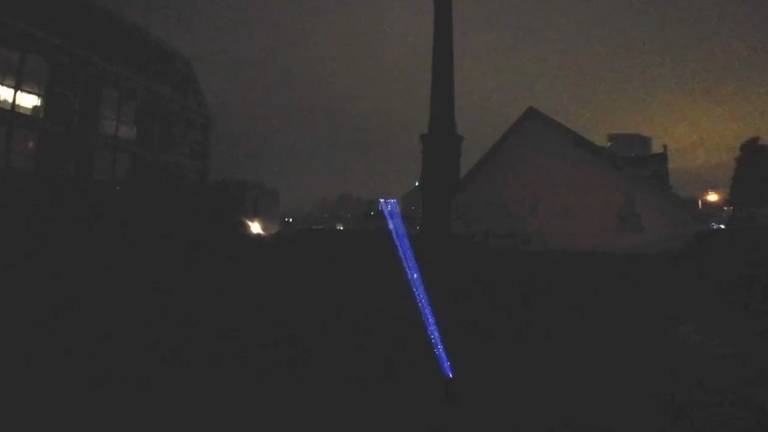Racistische leuzen kwamen van gemaskerde daders met mobiele projector