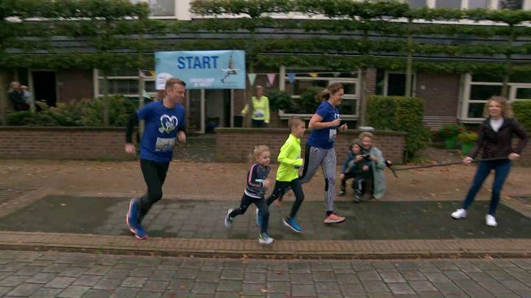 Het begin van de Singelloop zondagmorgen.