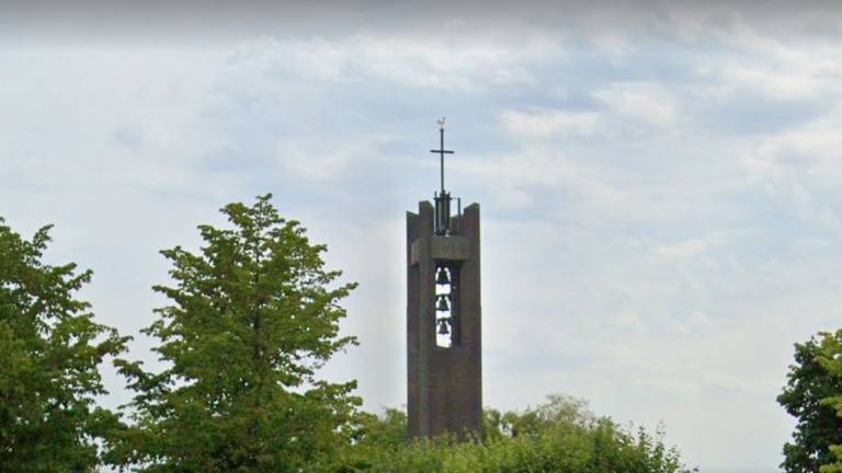De kerktoren in Prinsenbeek (Foto: Google Streetview)