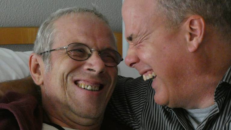 De laatste foto van Frank (l) en Luc samen, in 2018 in het hospice (privéfoto).