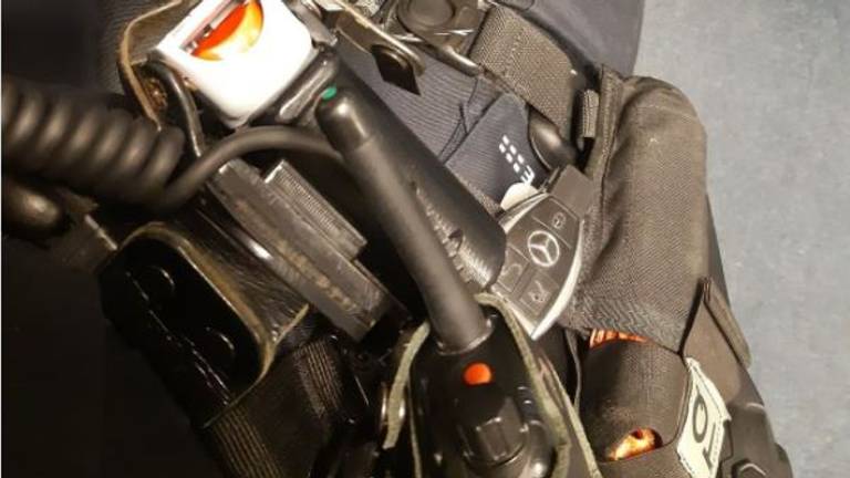 Politie grijpt naar pepperspray en wapenstok na ruzie tussen bewoners (foto: politie_vegel_meierij).