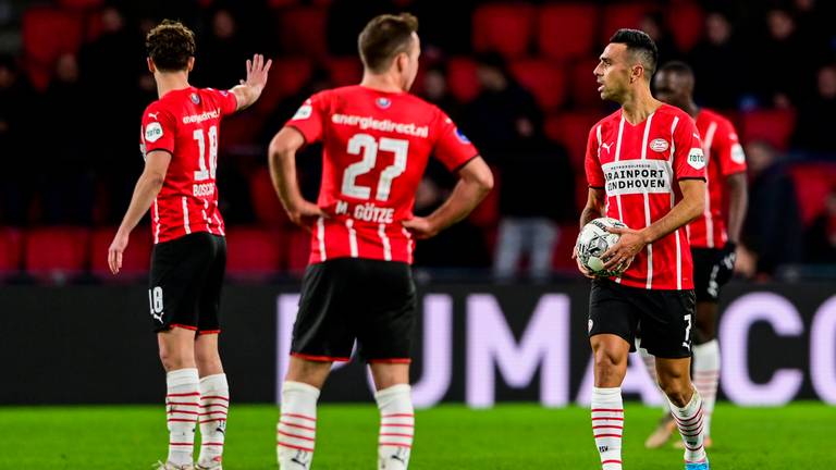 Balende PSV'ers na de 2-1 van AZ (foto: ANP 2022/Olaf Kraak).