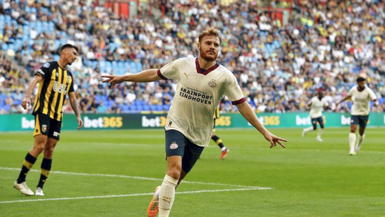 Yorbe Vertessen was de matchwinner van PSV tijdens de wedstrijd tegen Vitesse (foto: ANP 2023./Bart Stoutjesdijk).