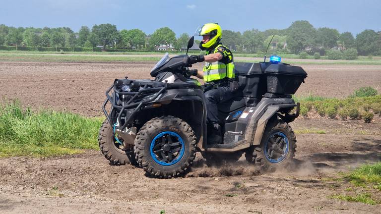 Hier rijdt de politie rond op een quad: 'Een speeltje, maar noodzakelijk'