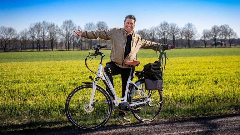 Danny Jansen tijdens zijn culinaire fietstocht door de provincie.