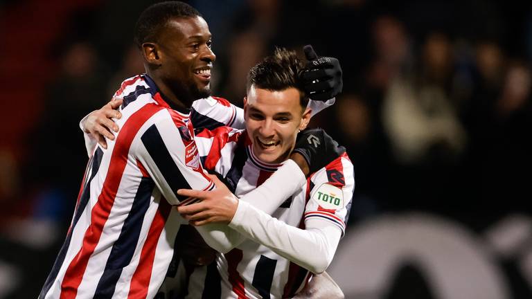 De invallers Jeremy Bokila (links) en Dani Mathieu maakten twee van de drie treffers voor Willem II in het duel met FC Eindhoven (foto: OrangePictures).