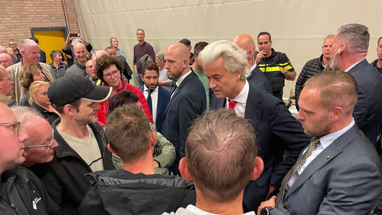 Geert Wilders tijdens de inspraakavond over het azc in Bakel (foto: Alice van der Plas).