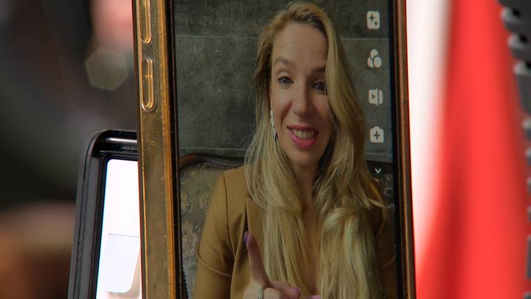 Escortdame Saskia is een hit op Tiktok.