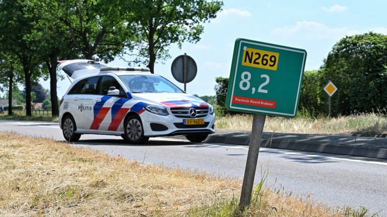 Man overlijdt nadat hij wordt geschept door auto op N269