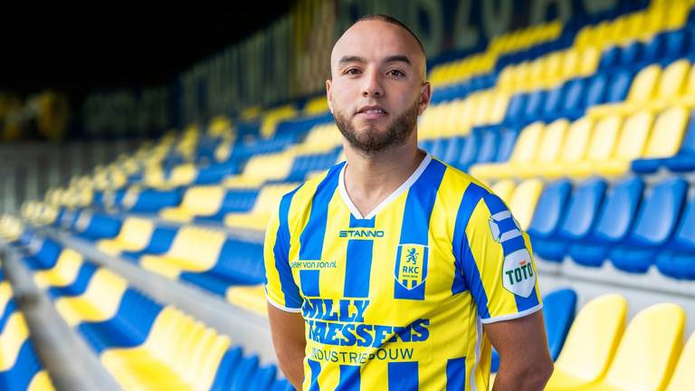 Iliass Bel Hassani in het shirt van RKC bij zijn presentatie (Foto: RKC)