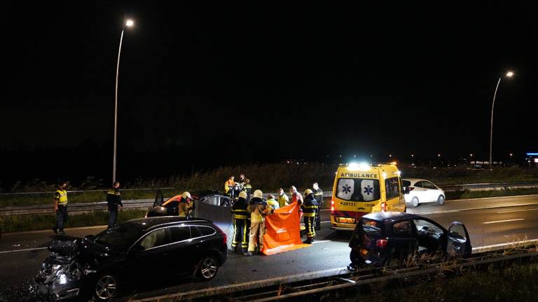 Een beeld van de ravage na het ongeluk (foto: Iwan van Dun/SQ Vision Mediaprodukties).